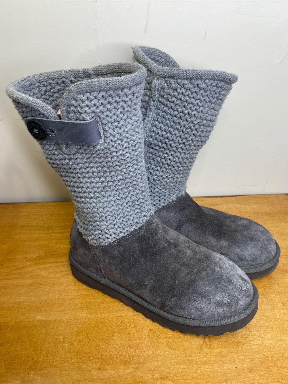 UGG Gray Knit & Suede Mid-Calf Winter Boots. Size 6